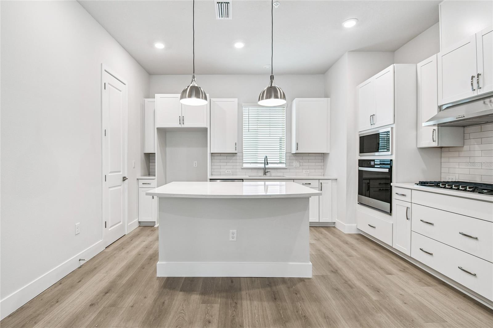 TB8476950 Property Photo