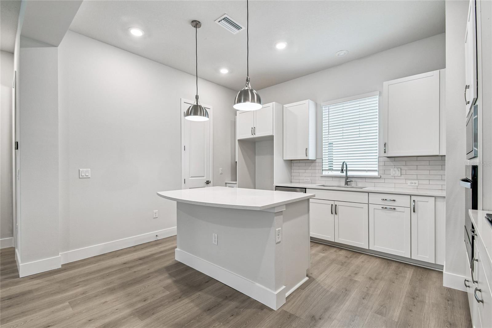 TB8476950 Property Photo