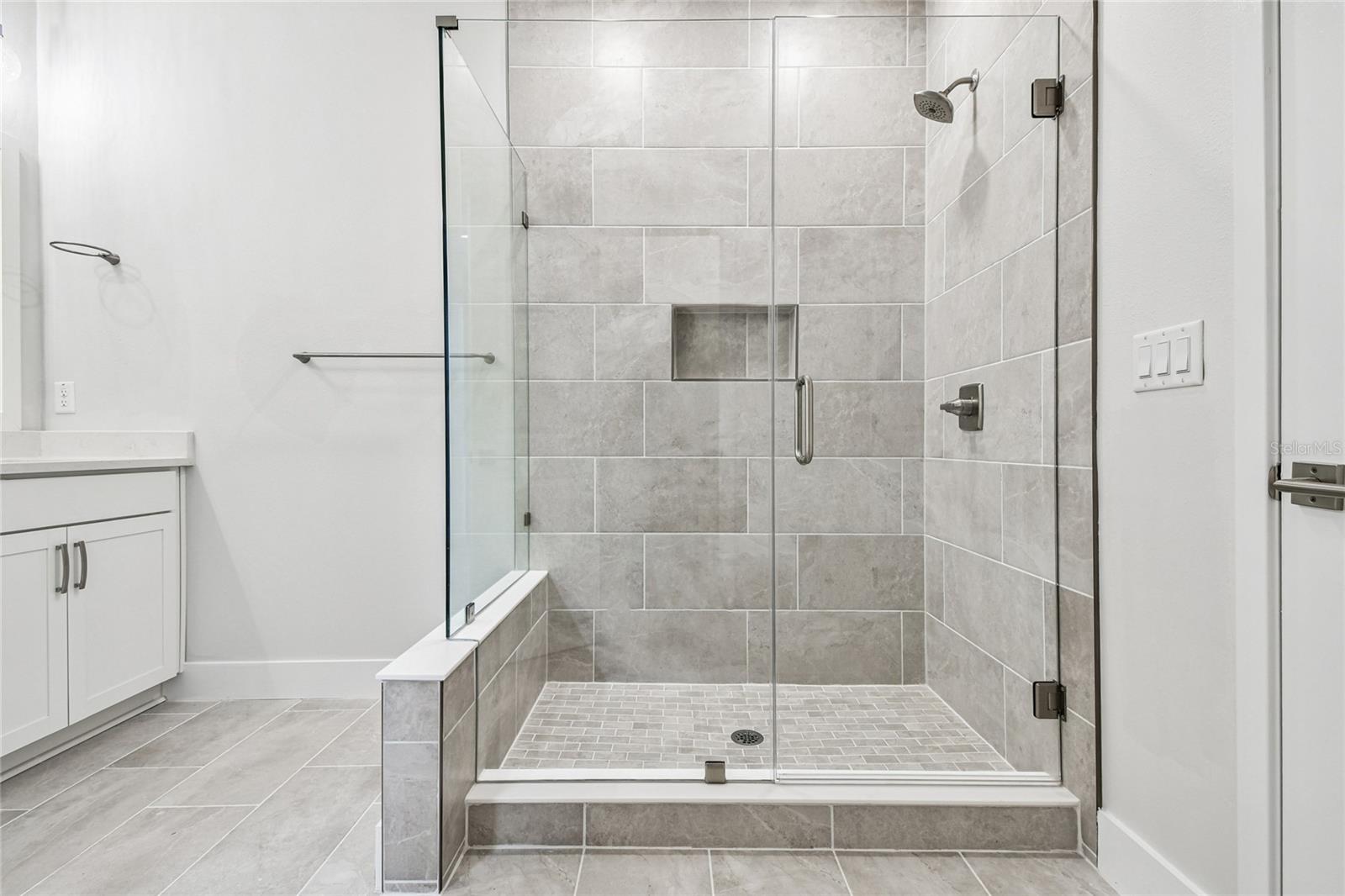 TB8476950 Property Photo