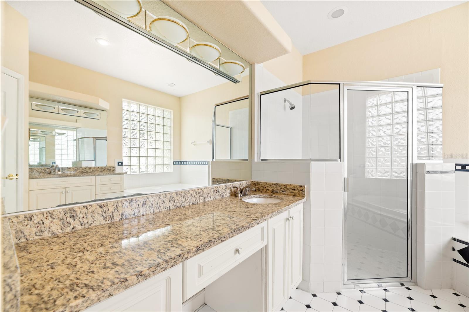 8022 CANYON LAKE CIR, ORLANDO, FL, 32835