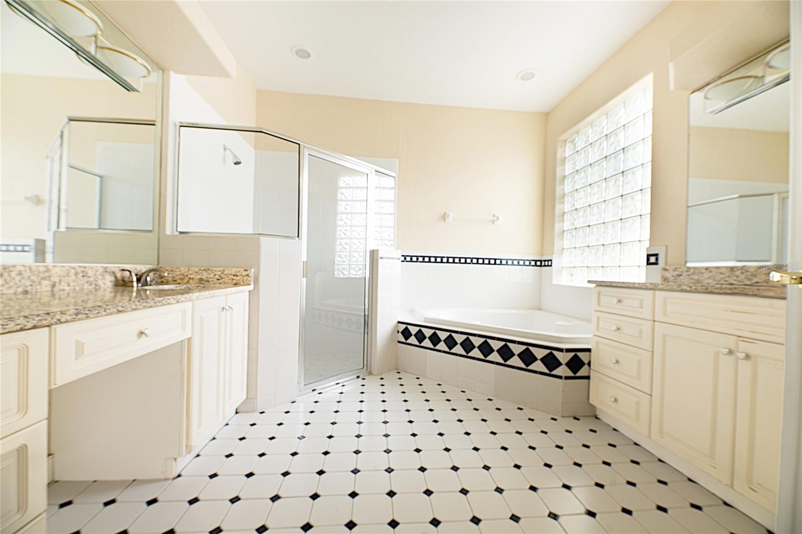 8022 CANYON LAKE CIR, ORLANDO, FL, 32835