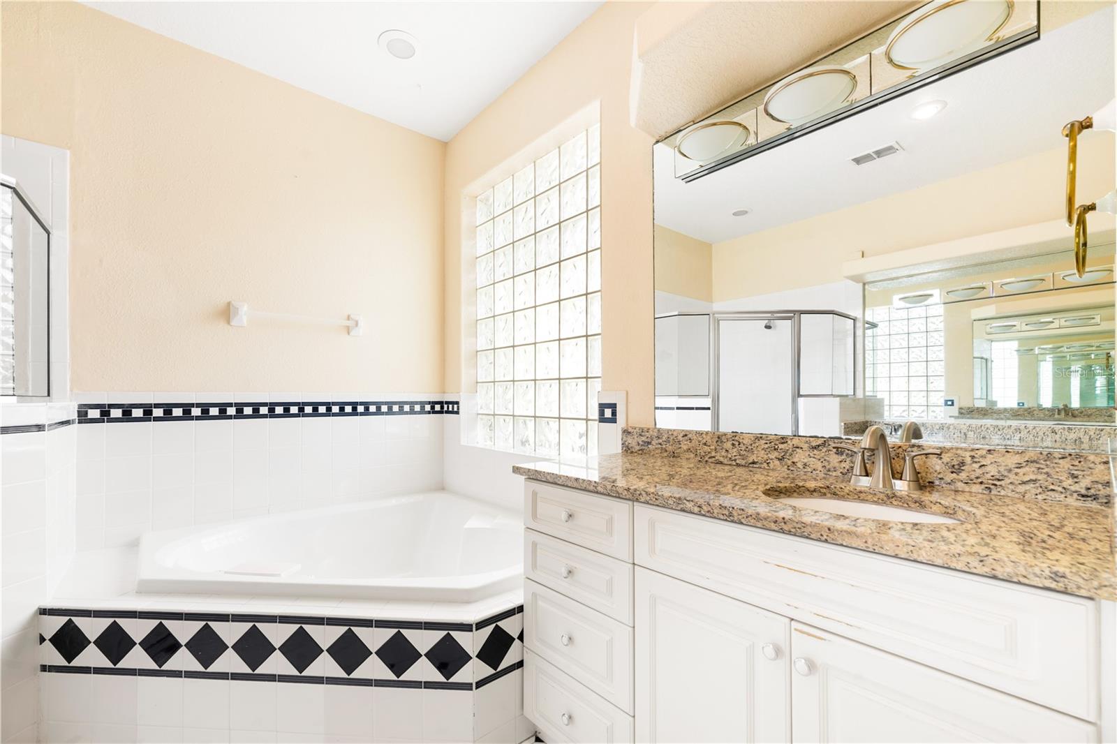 8022 CANYON LAKE CIR, ORLANDO, FL, 32835