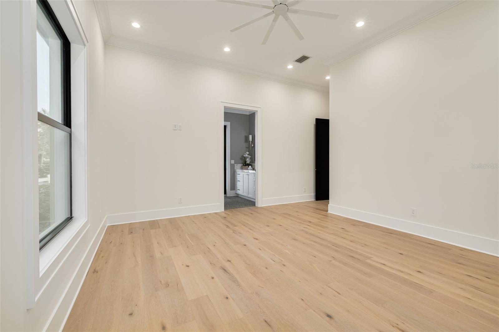 TB8476983 Property Photo