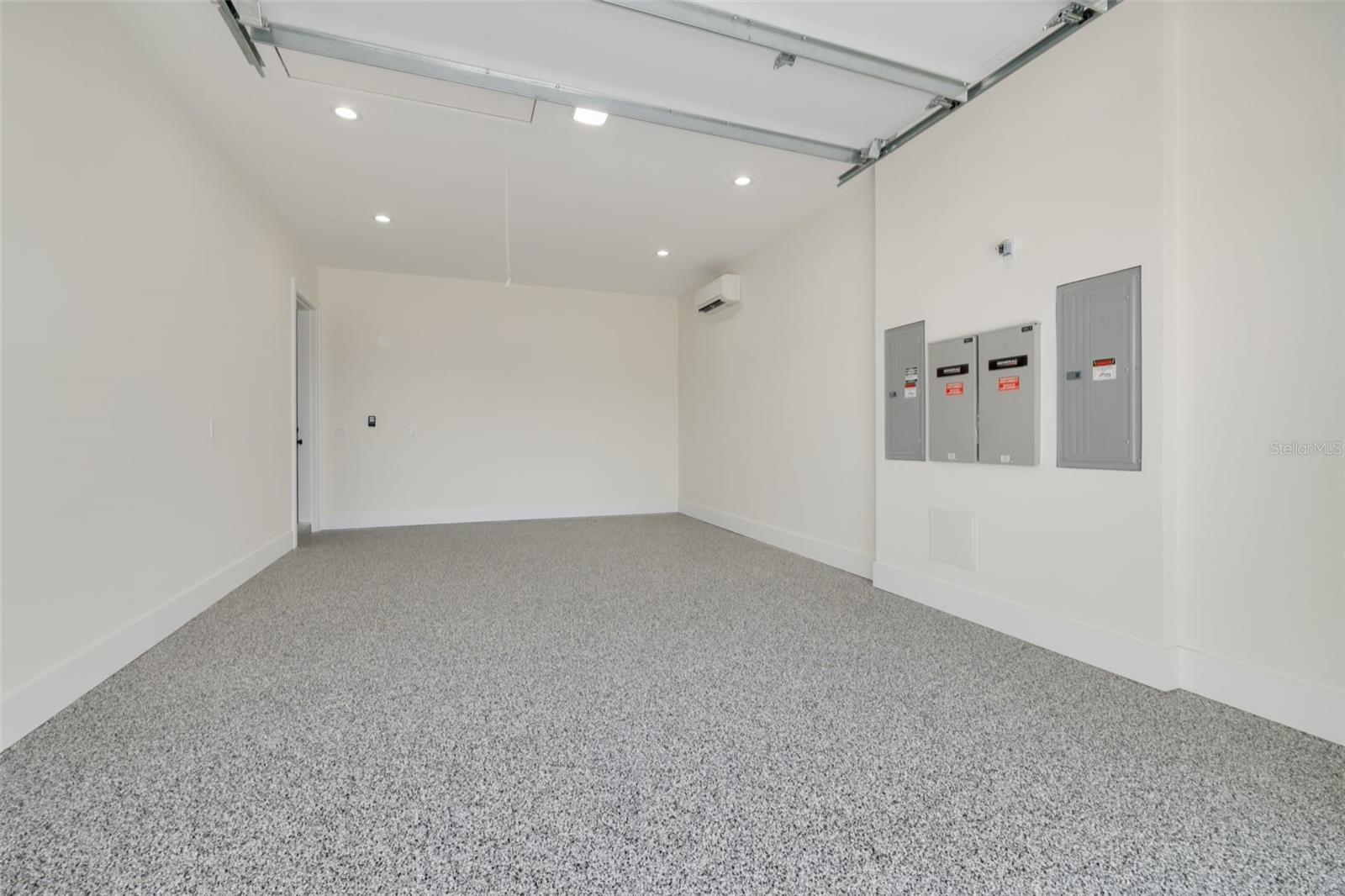 TB8476983 Property Photo