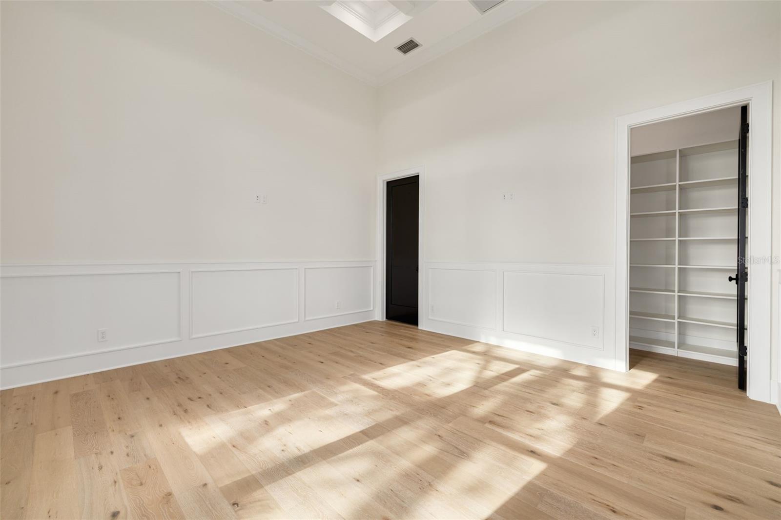 TB8476983 Property Photo