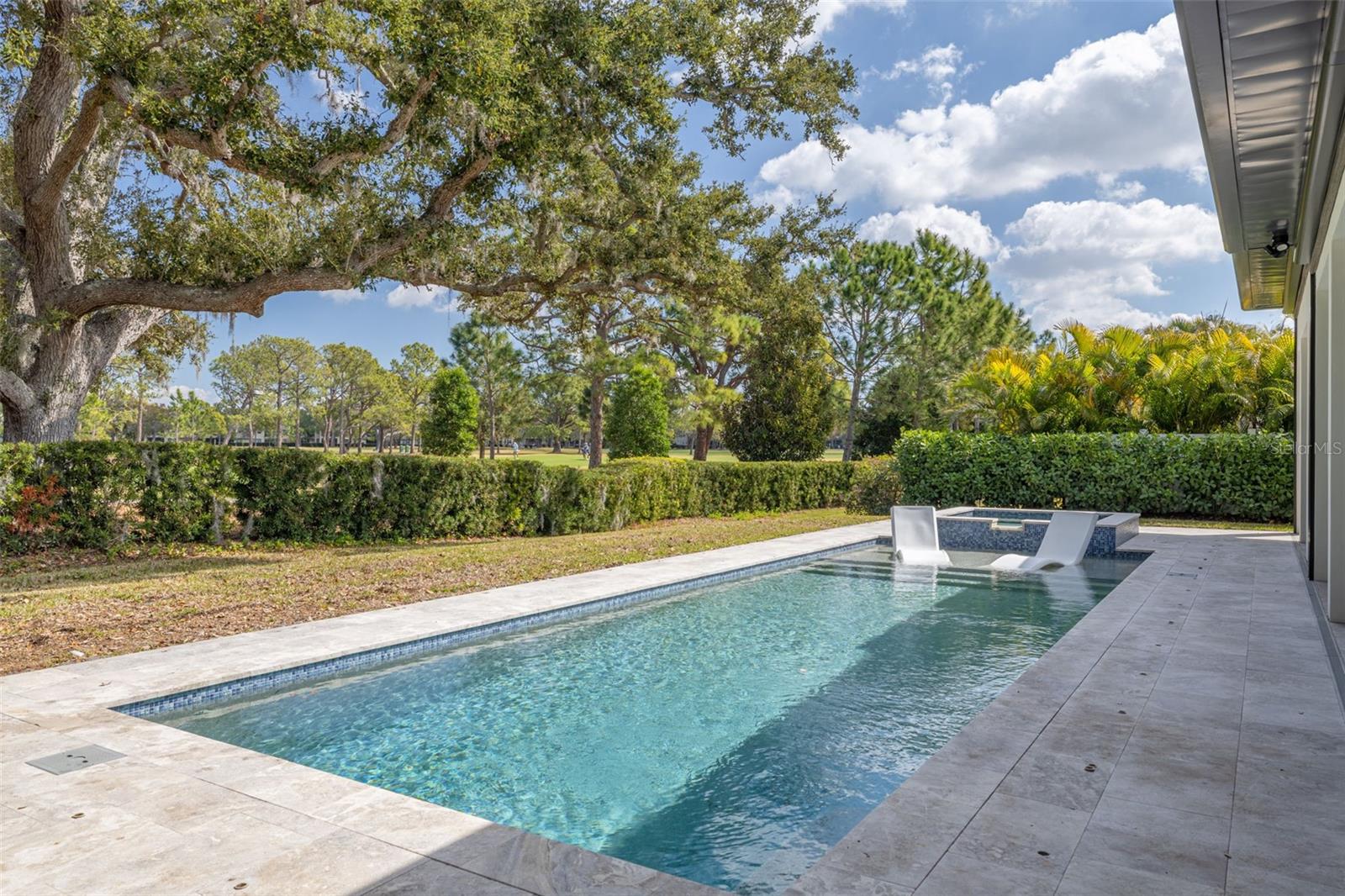 TB8476983 Property Photo