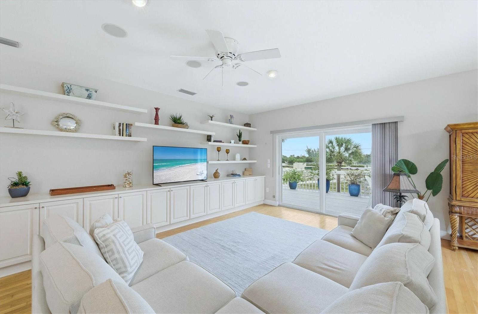 D6146199 Property Photo