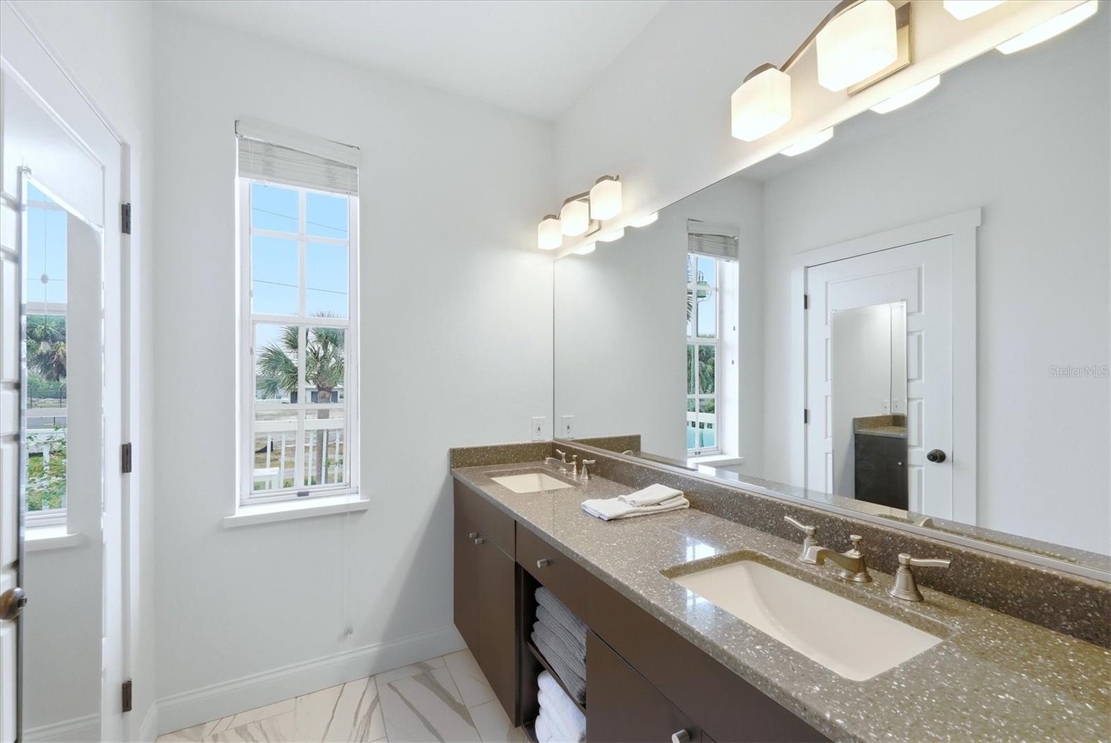 D6146199 Property Photo