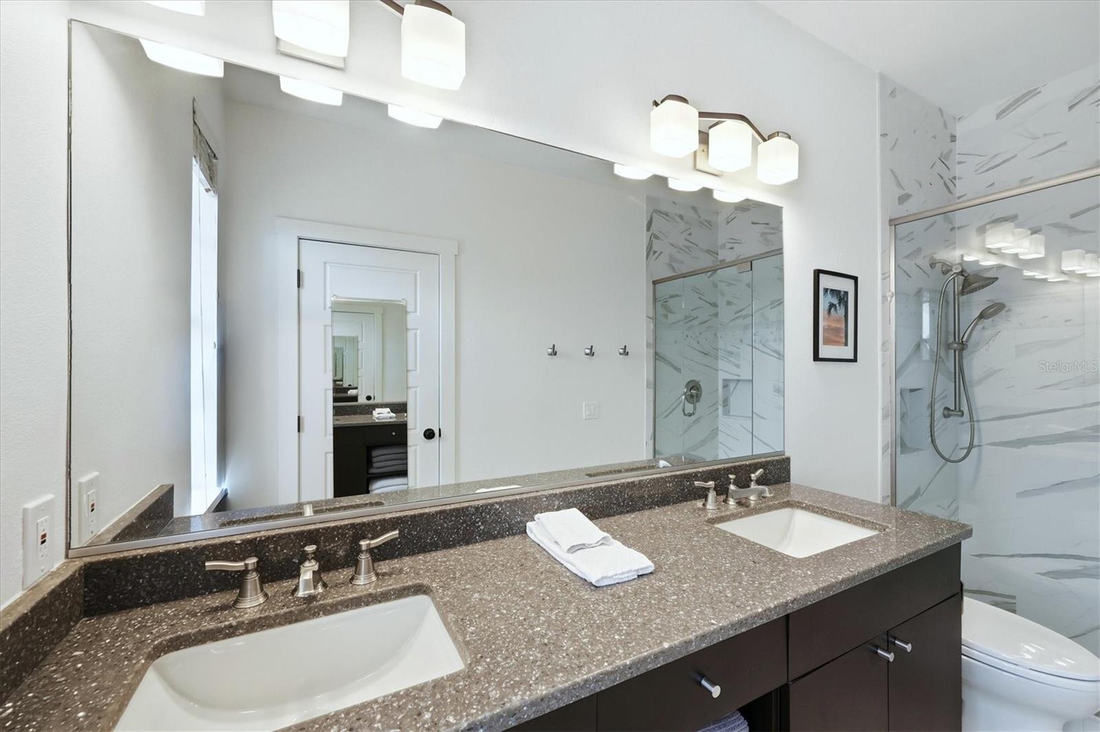 D6146199 Property Photo