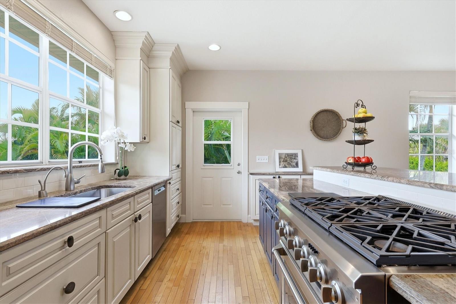 D6146199 Property Photo