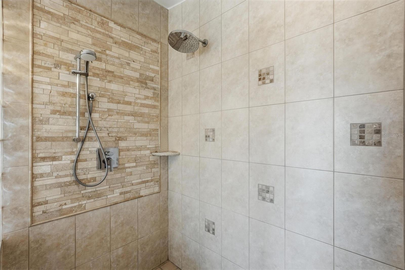 TB8477064 Property Photo