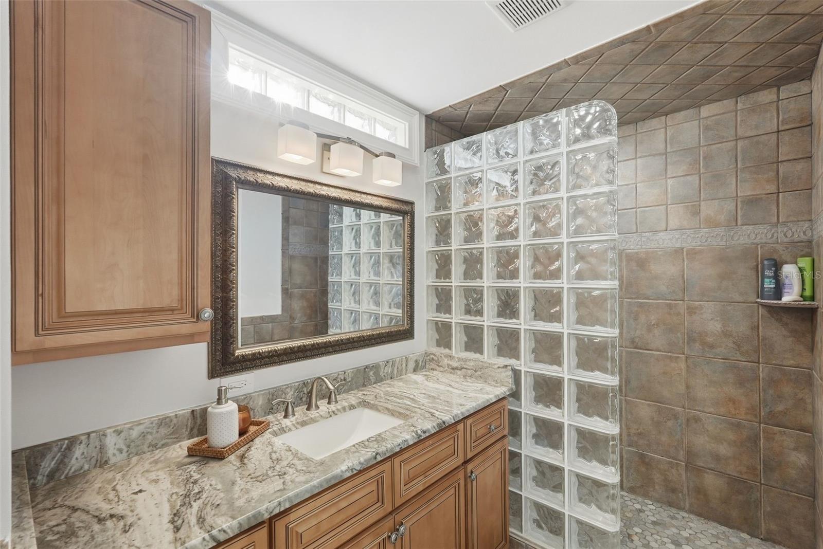 TB8477064 Property Photo