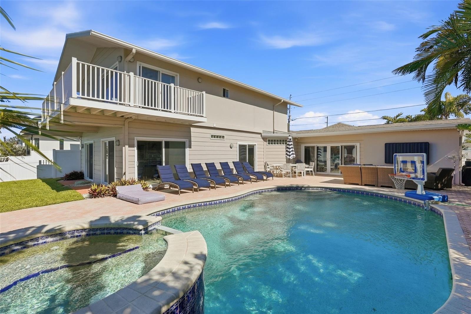 TB8477064 Property Photo