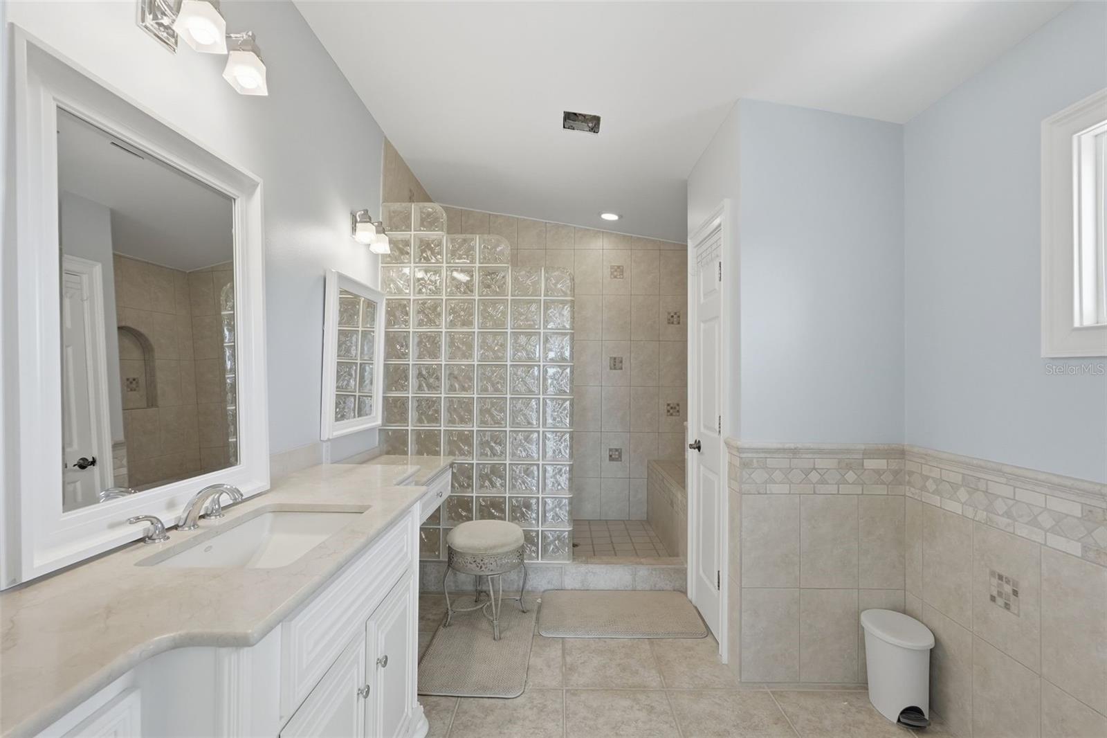 TB8477064 Property Photo