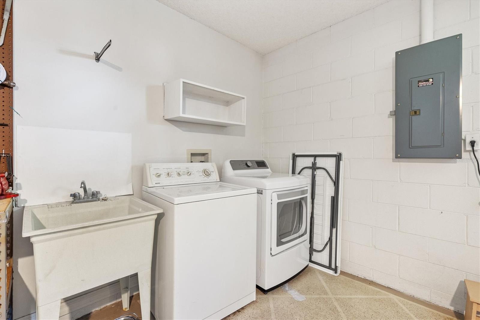 1918 ARMONDO DR, THE VILLAGES, FL, 32159