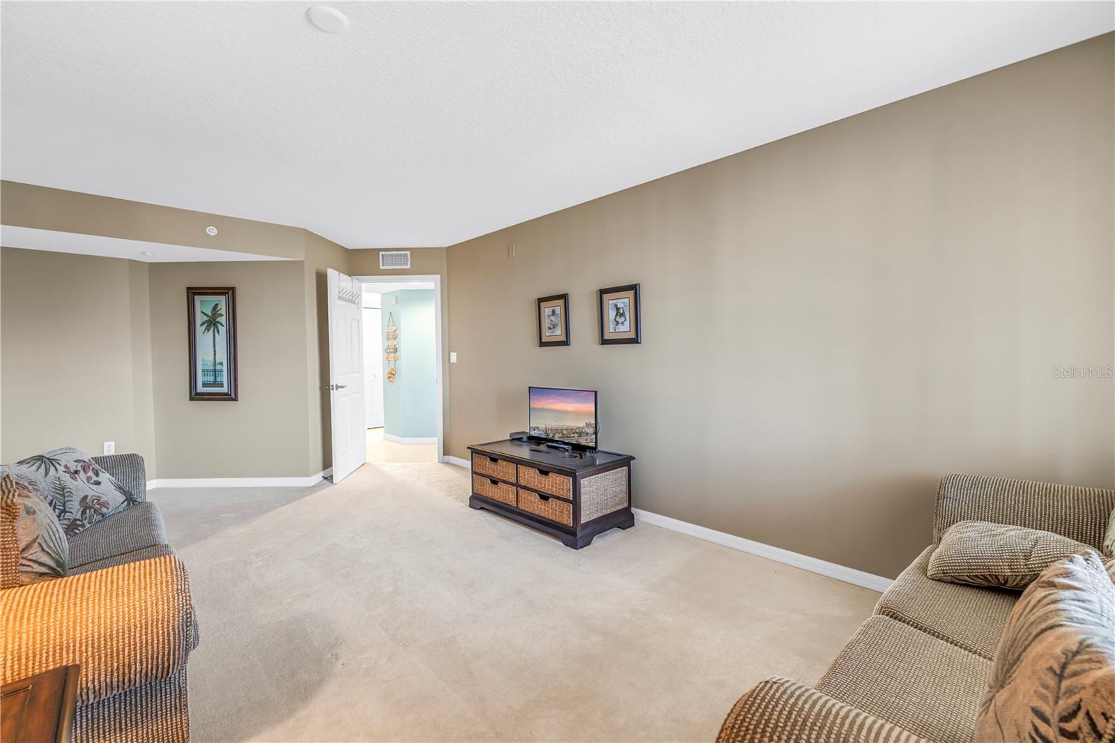 Den / possible third bedroom (no closet)