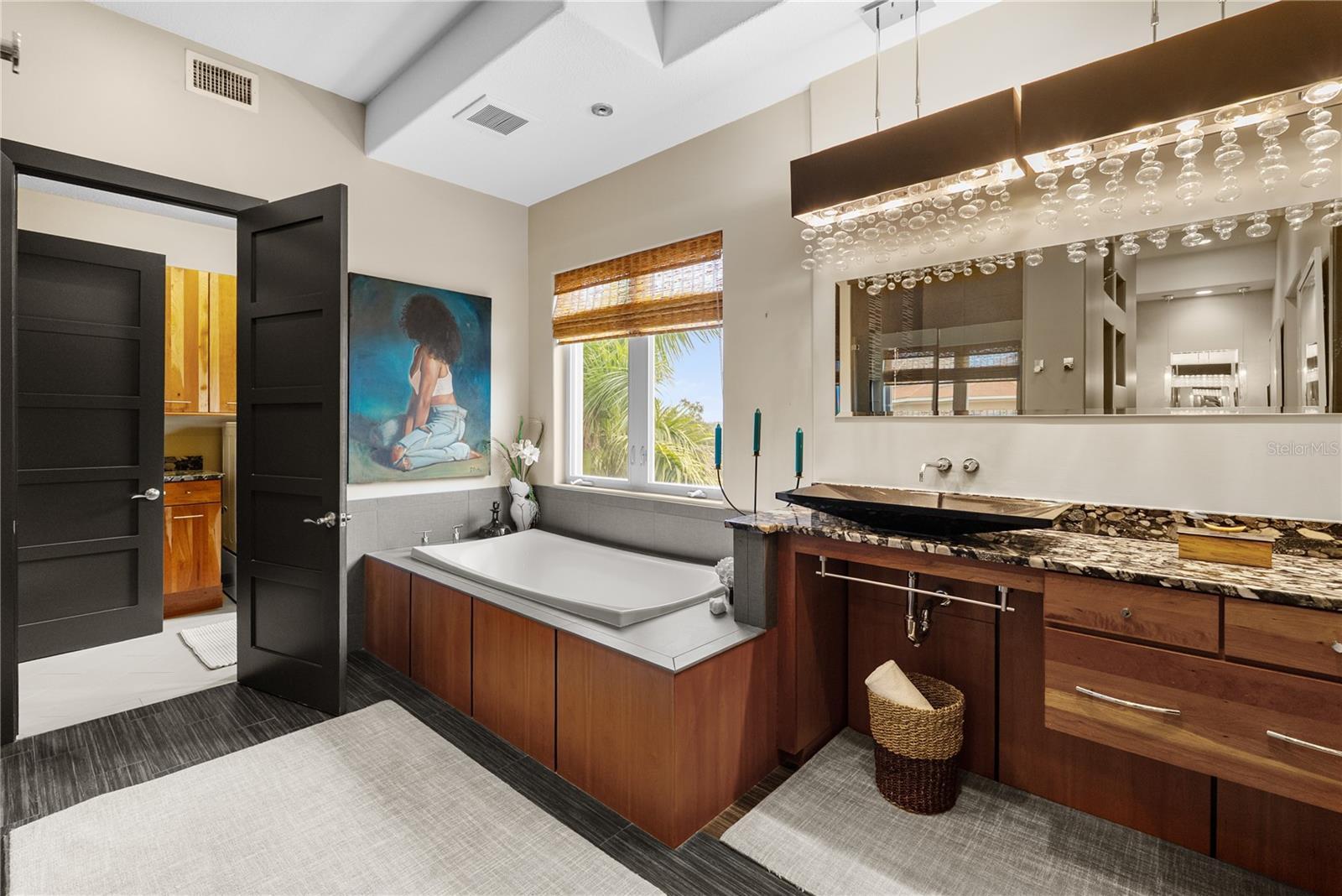 TB8477138 Property Photo