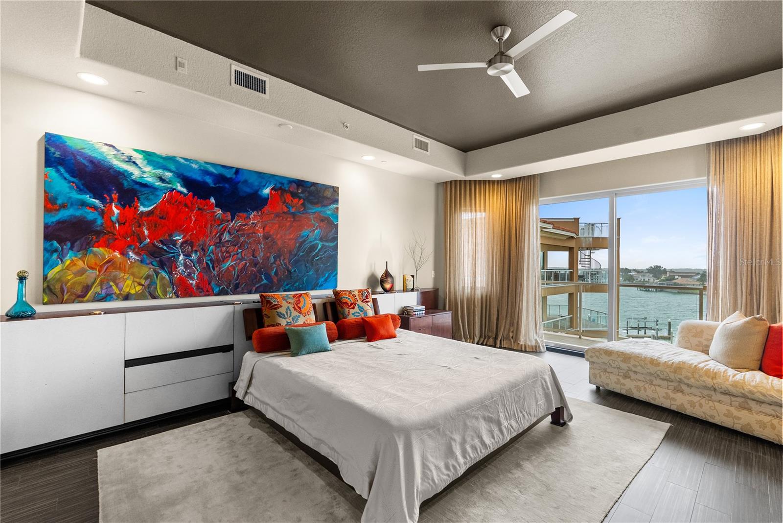 TB8477138 Property Photo