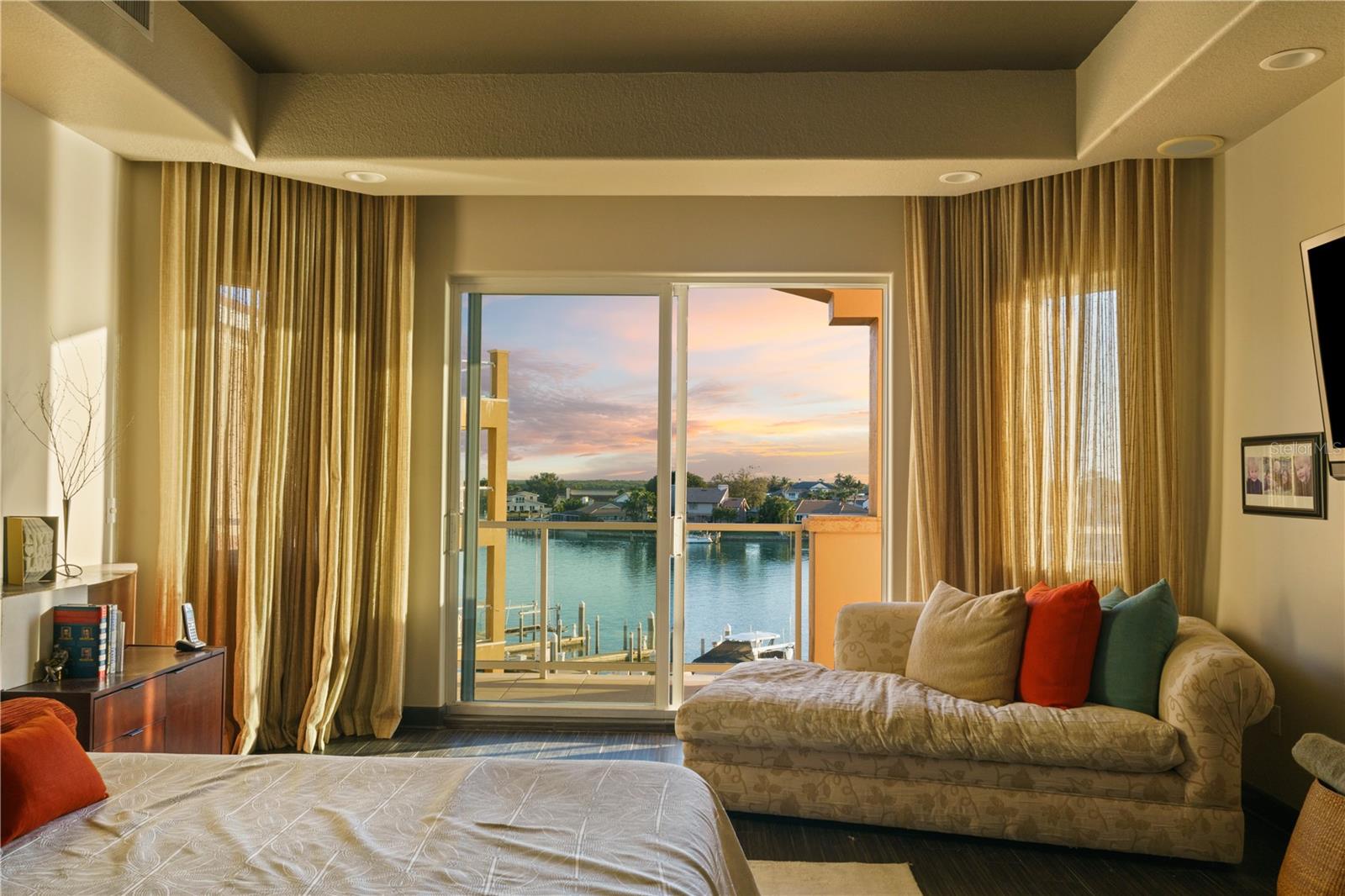 TB8477138 Property Photo