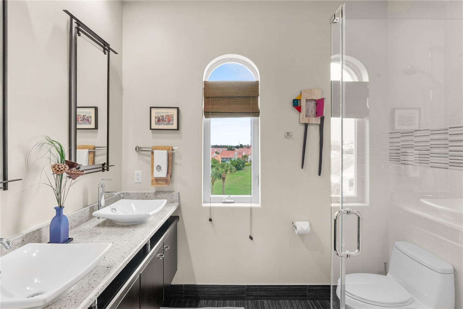 TB8477138 Property Photo