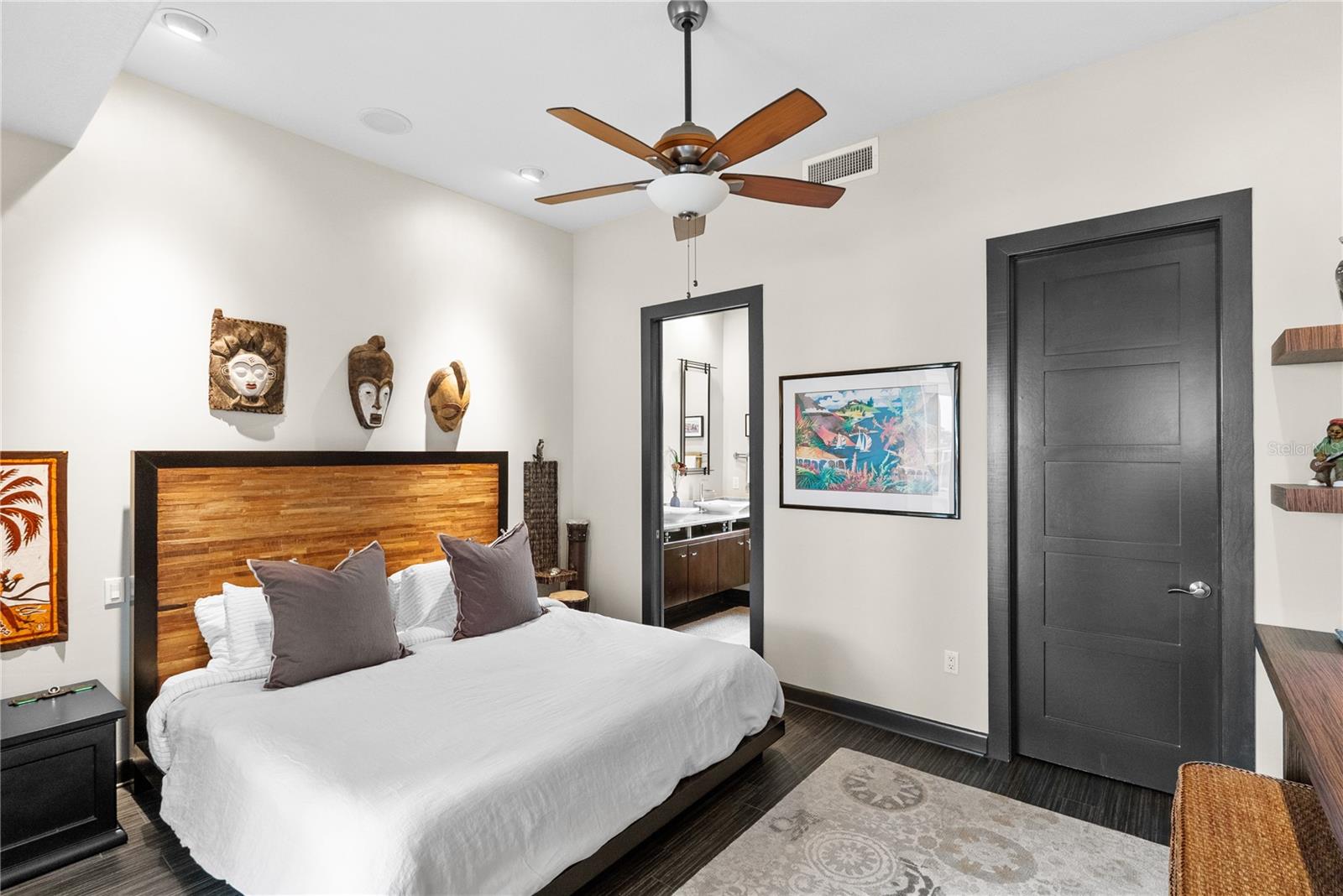 TB8477138 Property Photo