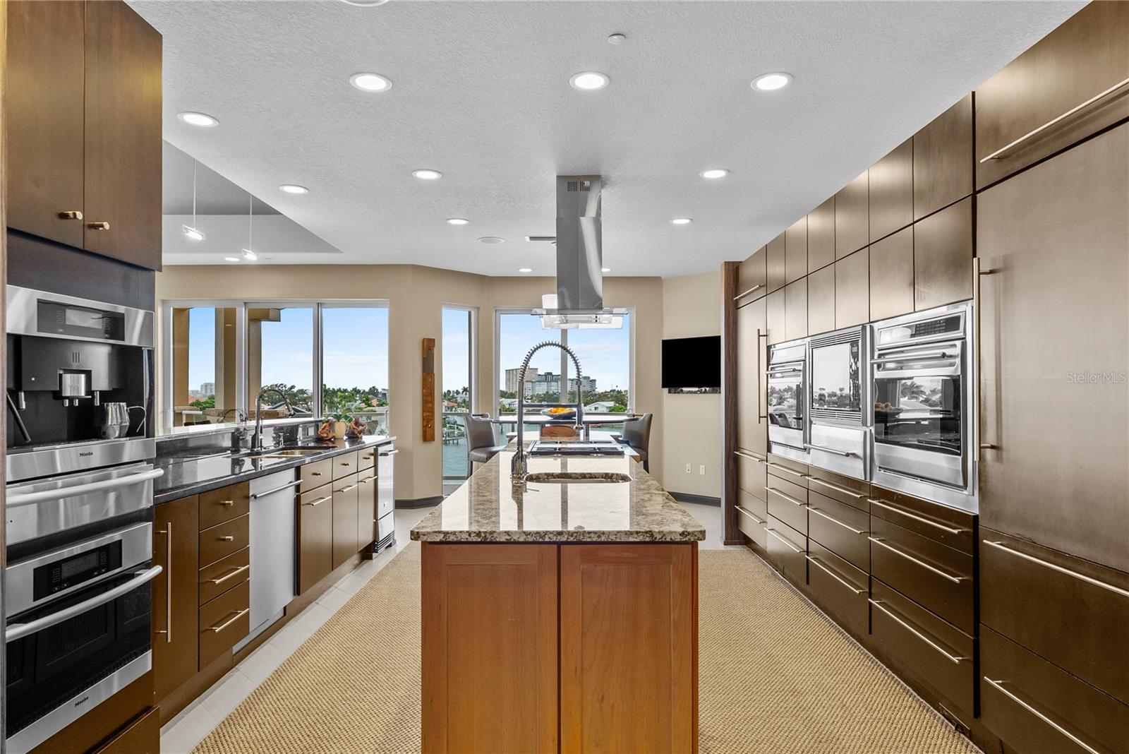 TB8477138 Property Photo