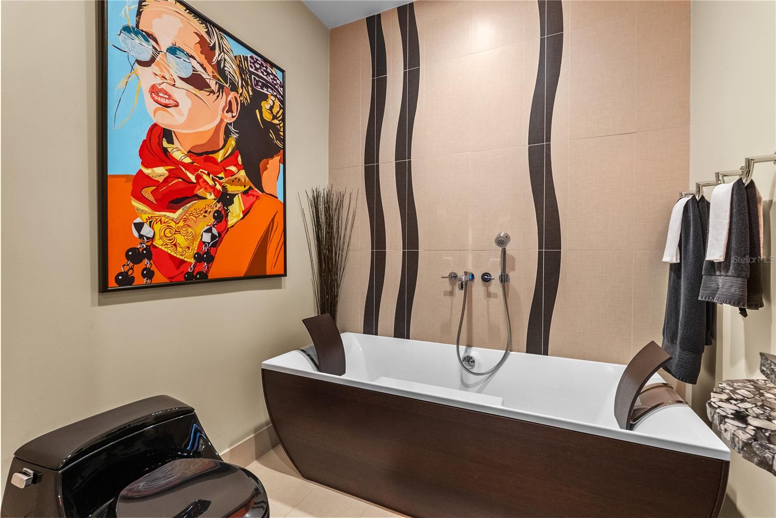 TB8477138 Property Photo