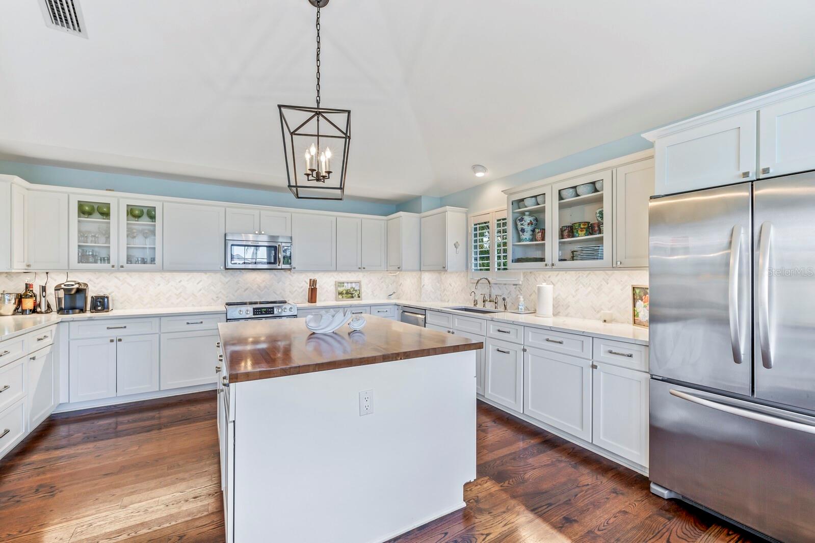 D6146203 Property Photo