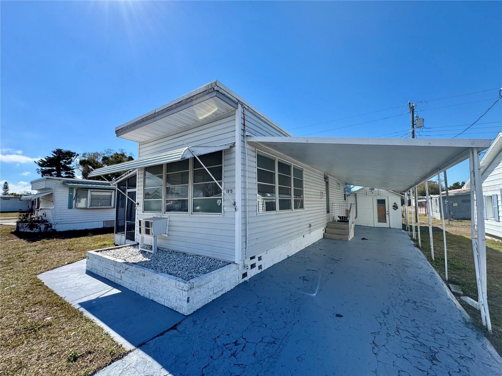 TB8477158 Property Photo