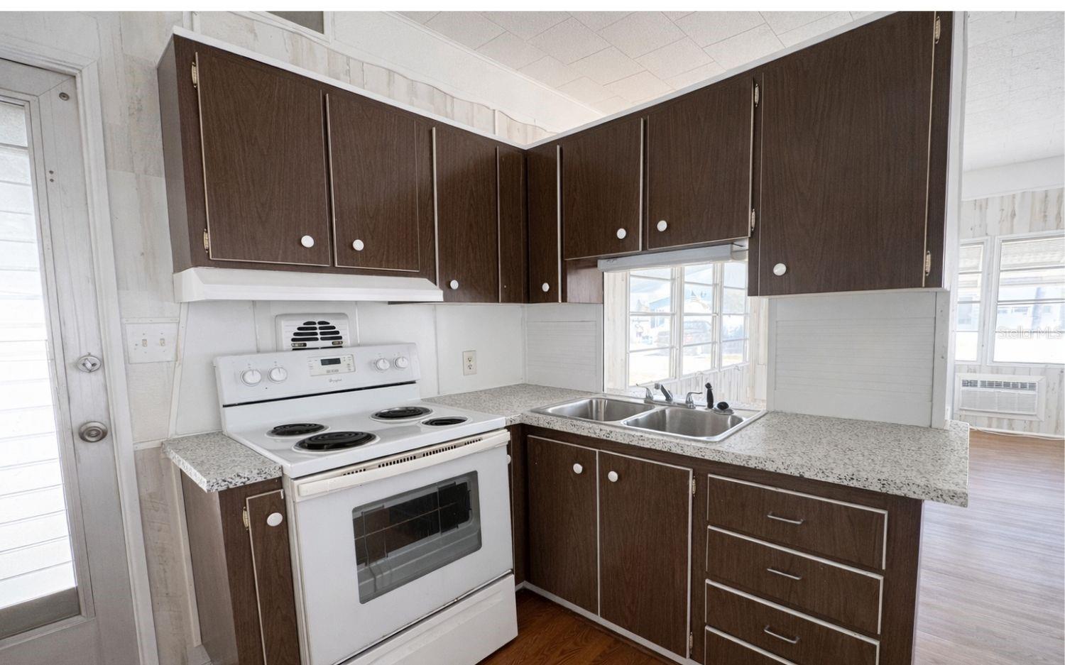 TB8477158 Property Photo