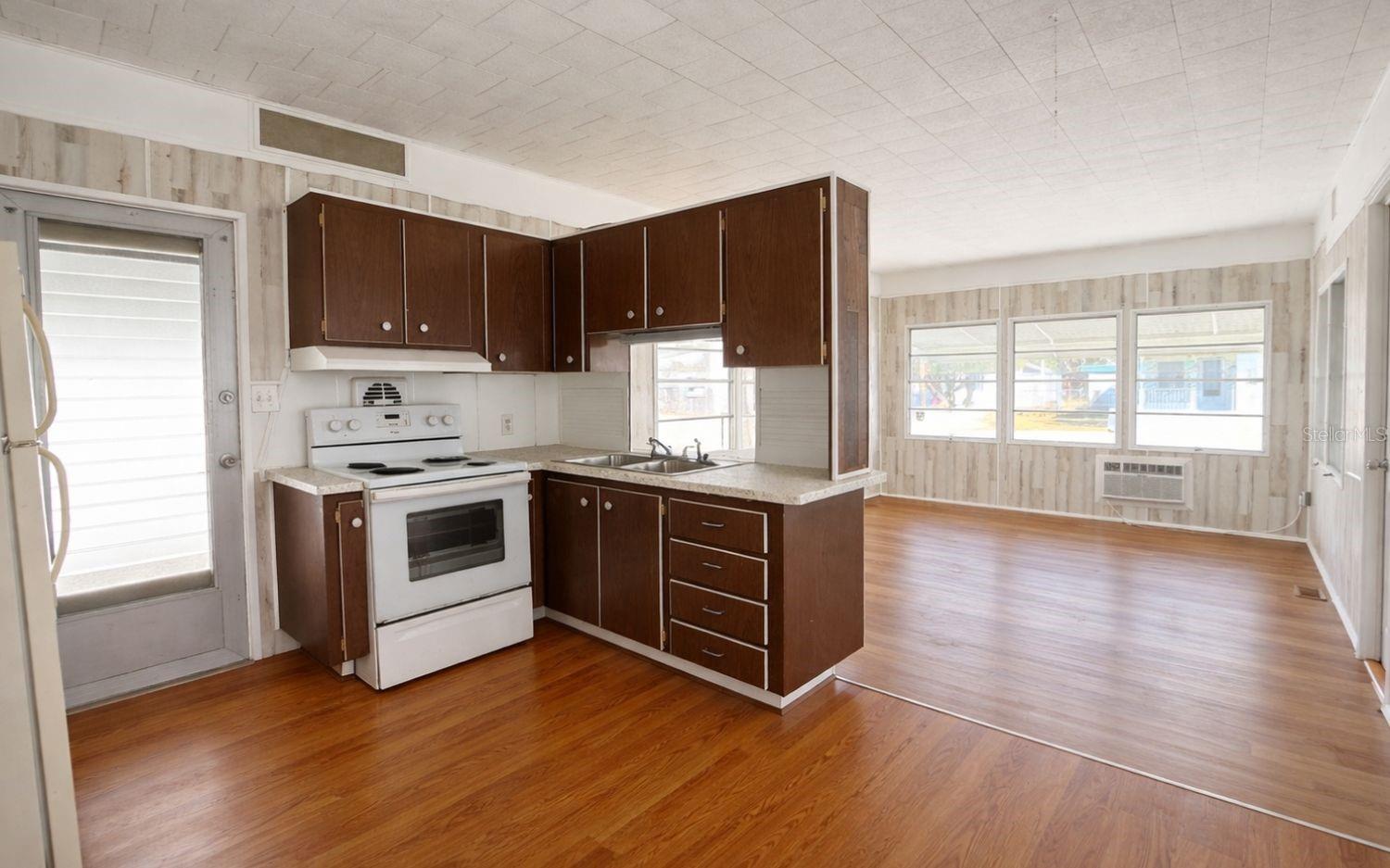 TB8477158 Property Photo