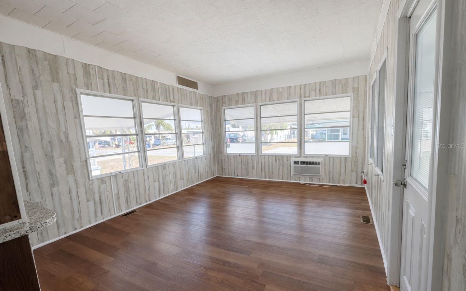 TB8477158 Property Photo