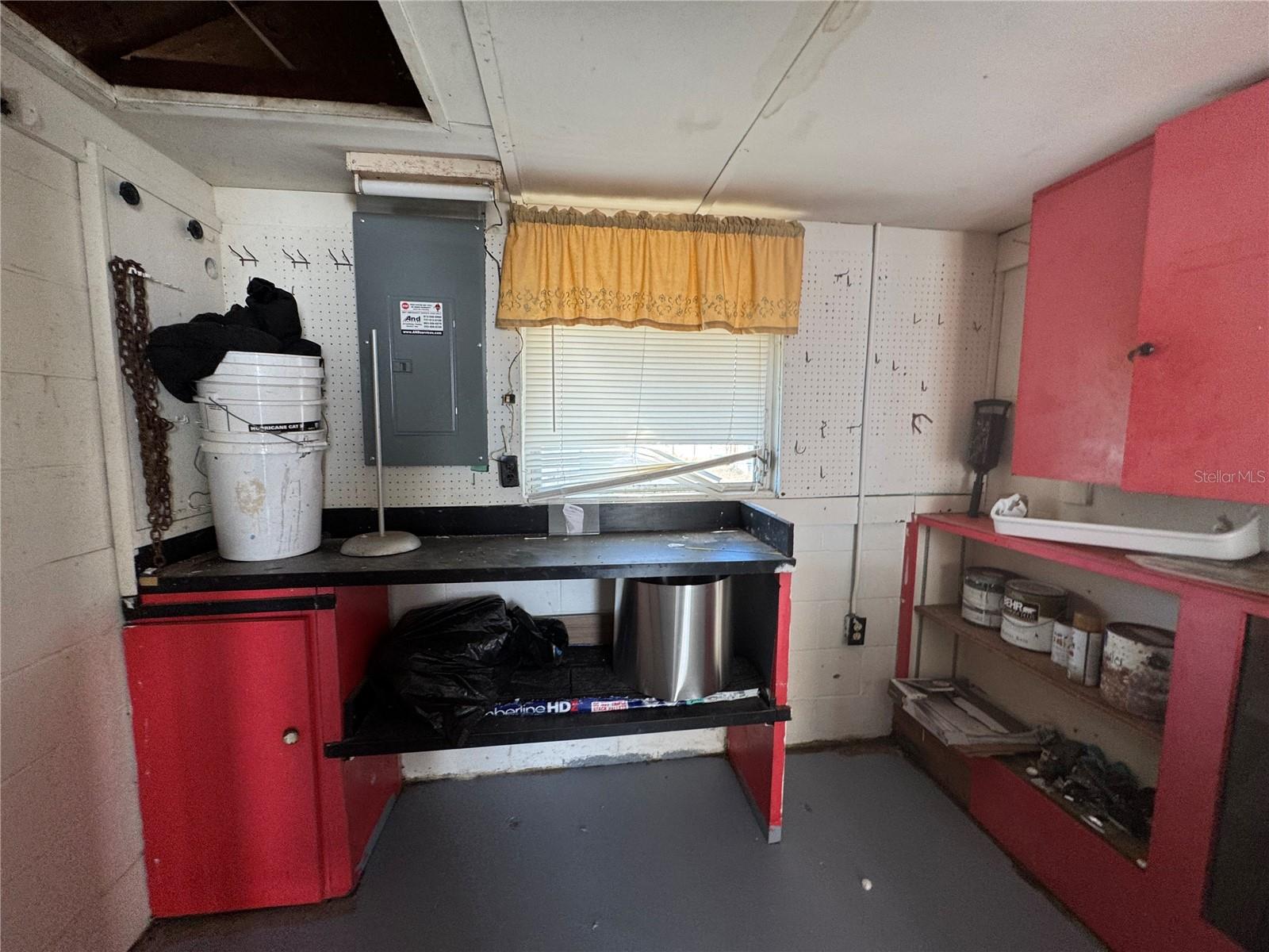 TB8477158 Property Photo