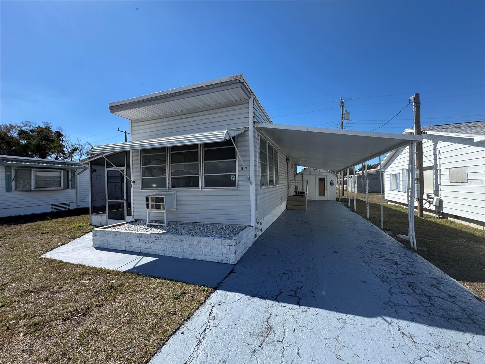 TB8477158 Property Photo