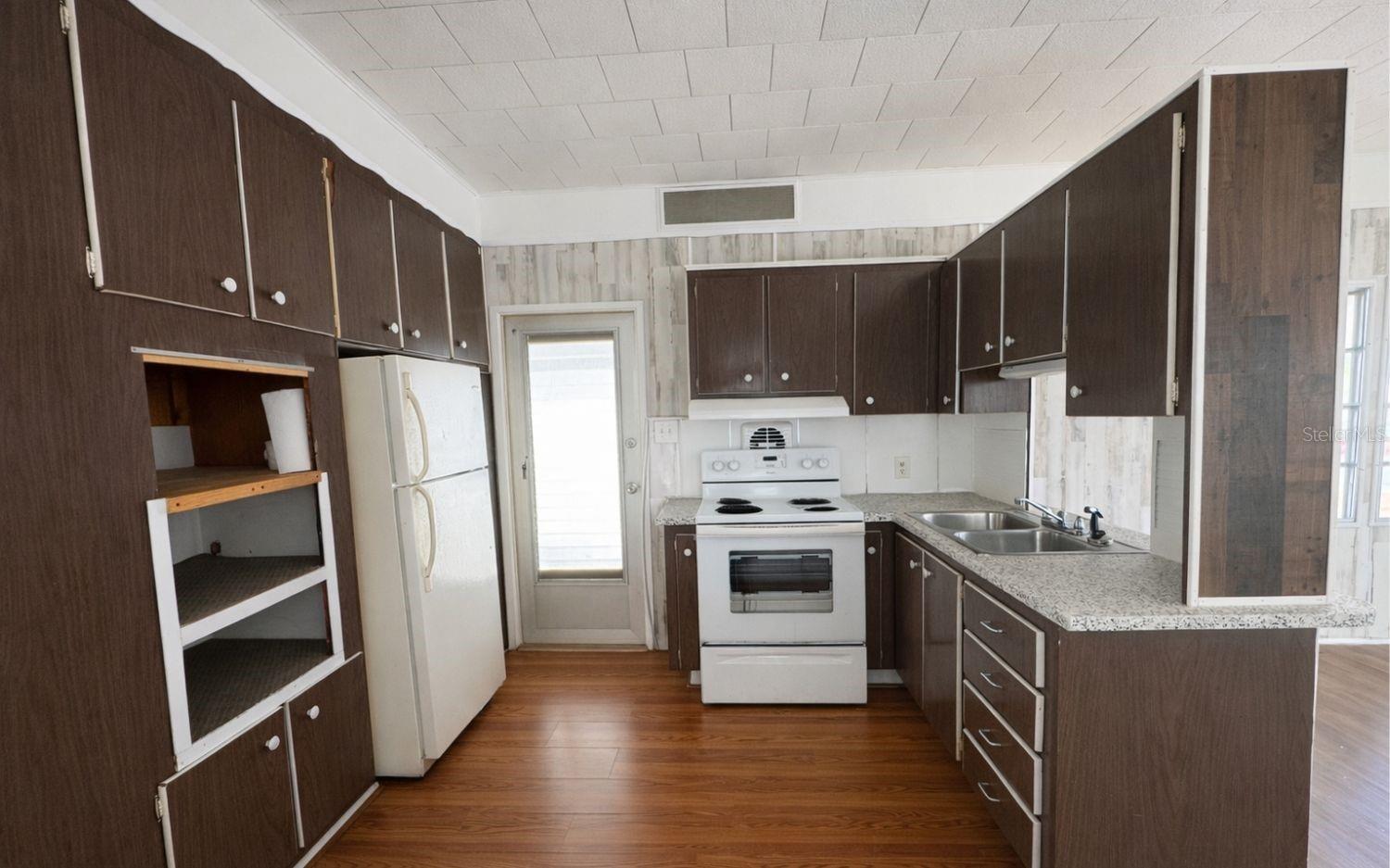 TB8477158 Property Photo