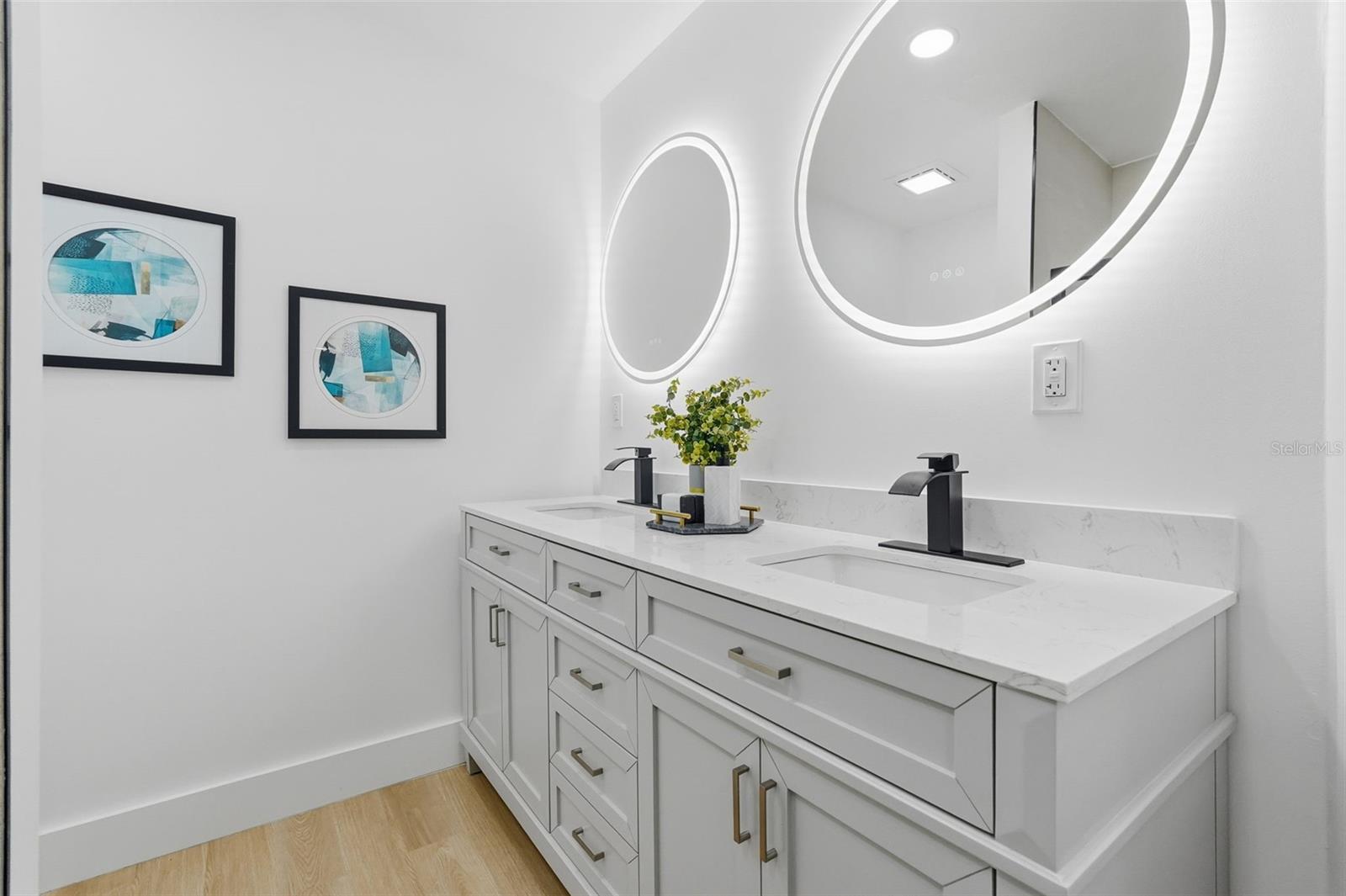 2470 DEL RIO WAY, DUNEDIN, FL, 34698