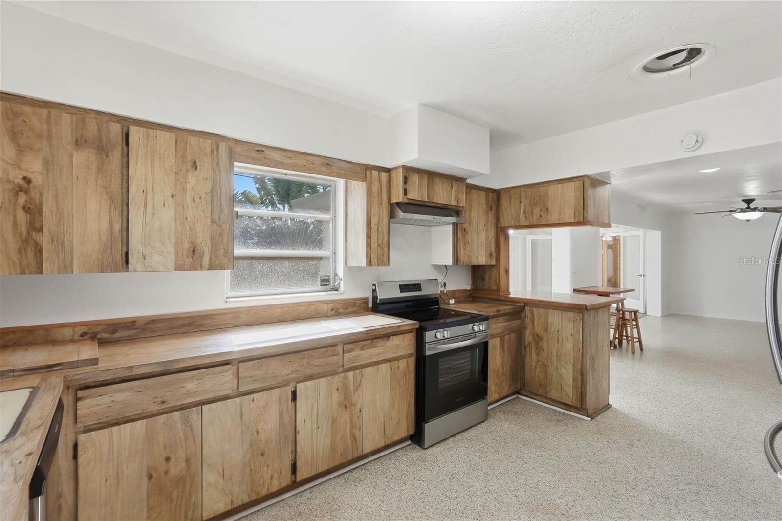 3391 WALNUT ST NE, ST PETERSBURG, FL, 33704