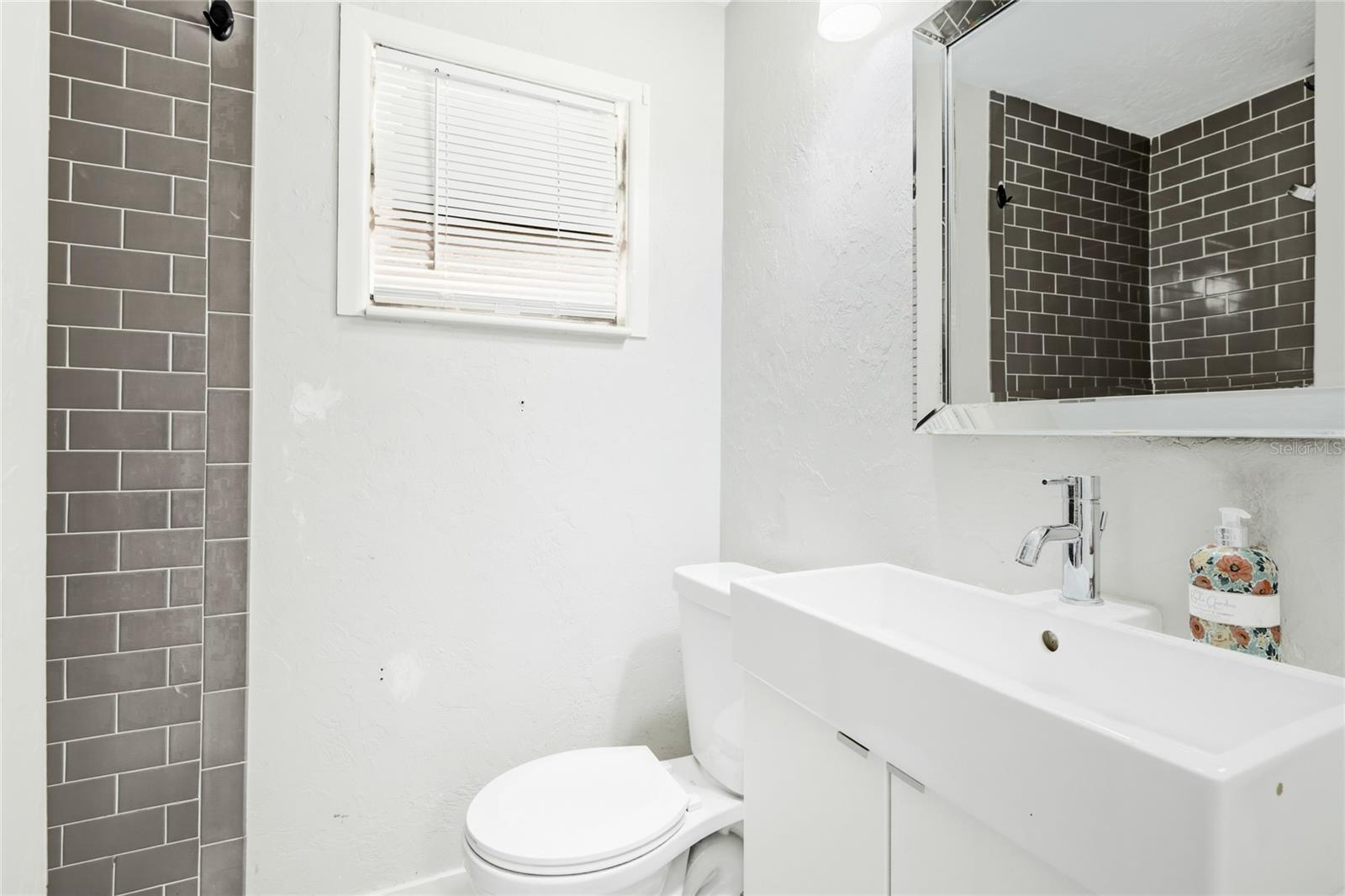 5320 MOELLER AVE, SARASOTA, FL, 34233