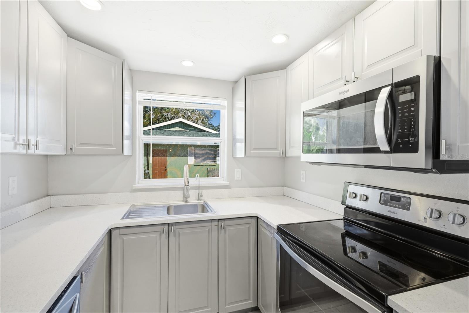 5320 MOELLER AVE, SARASOTA, FL, 34233