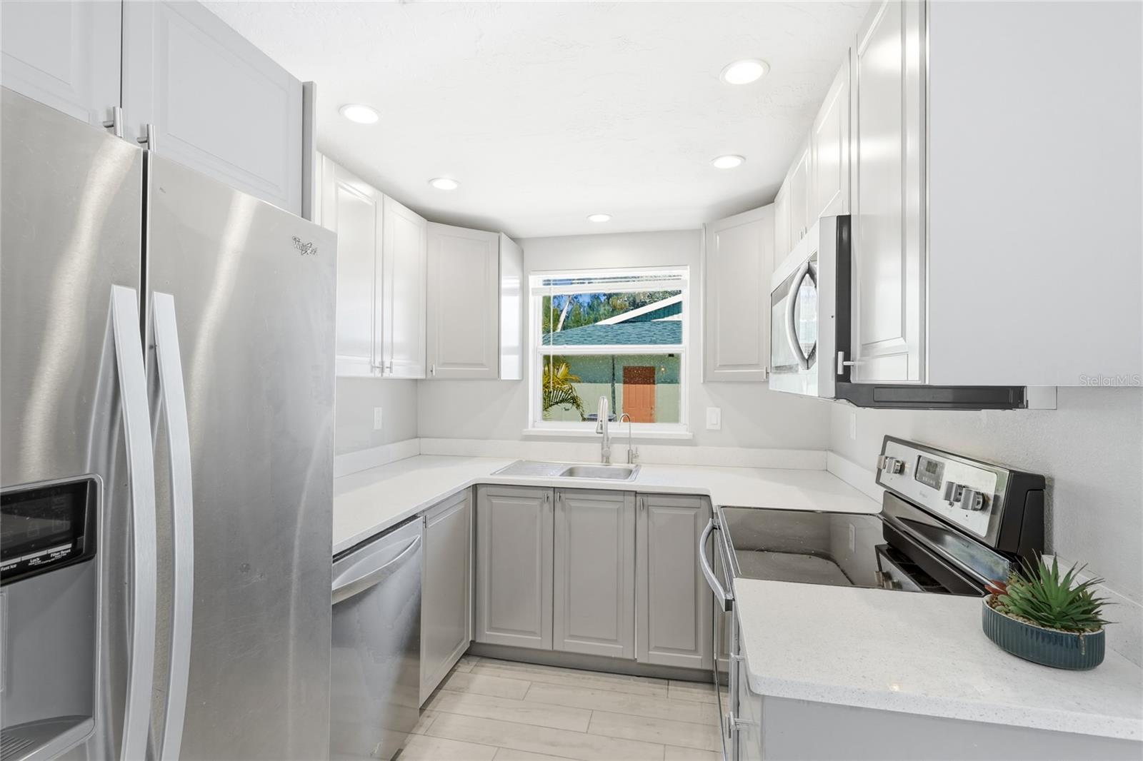 5320 MOELLER AVE, SARASOTA, FL, 34233