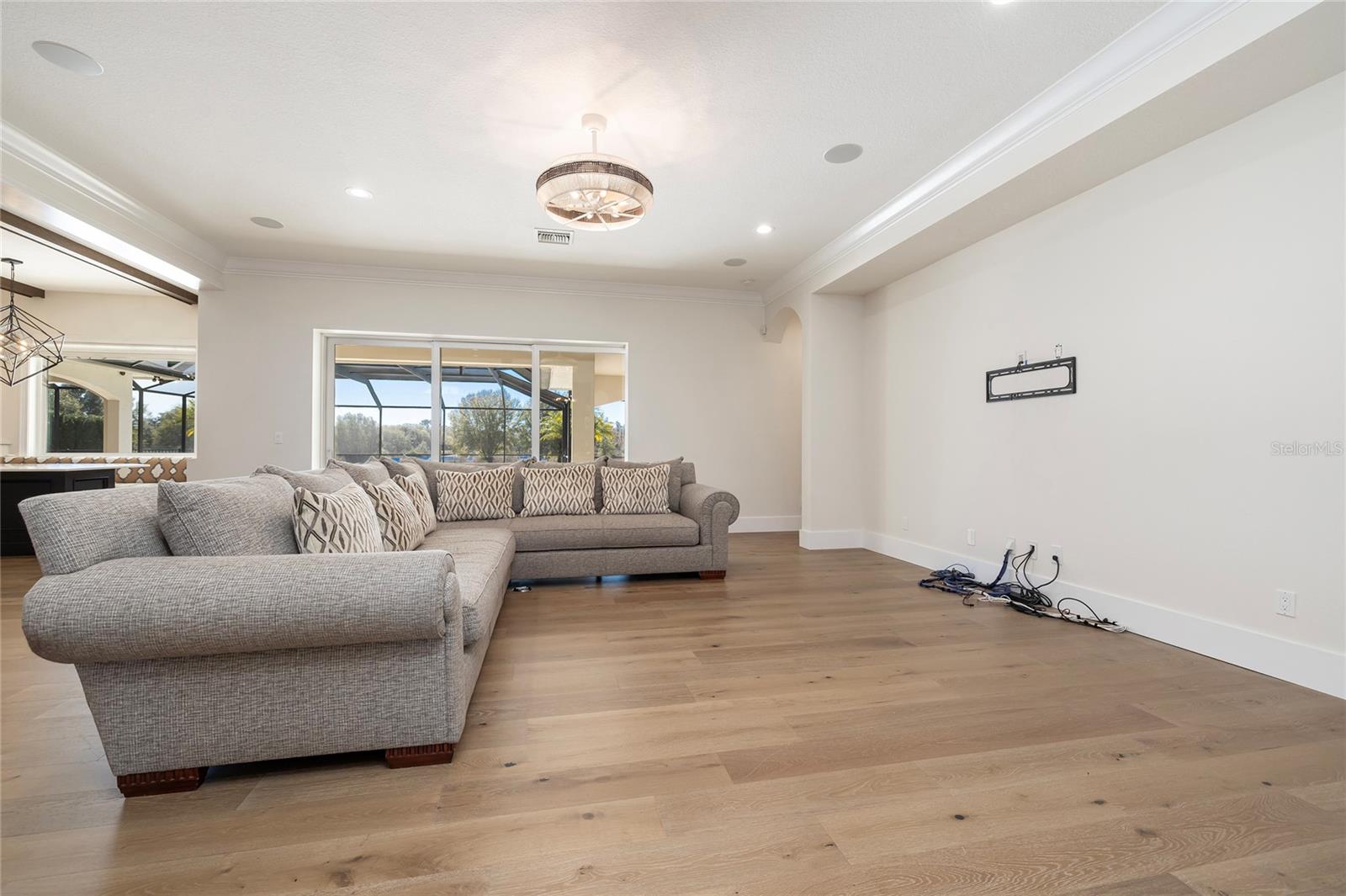 TB8477302 Property Photo