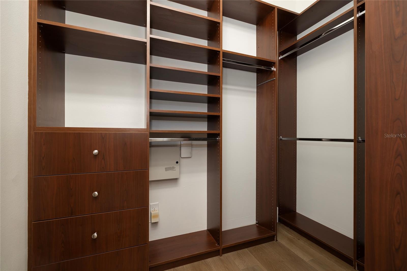 TB8477302 Property Photo