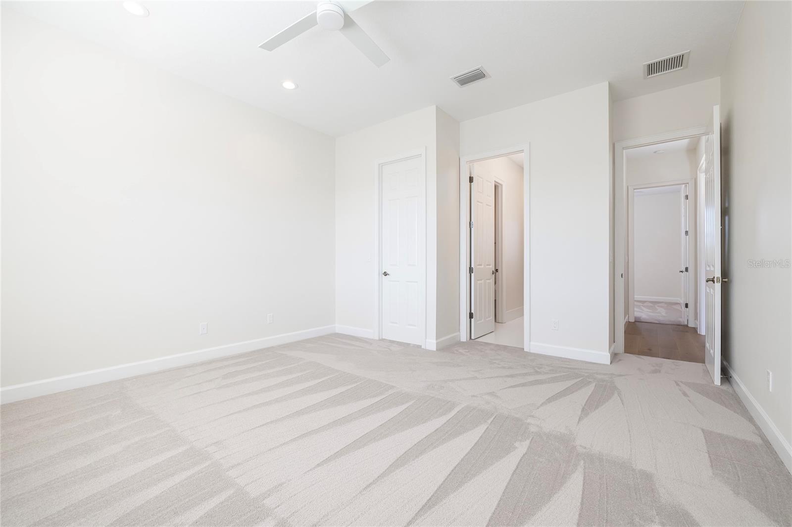 TB8477302 Property Photo