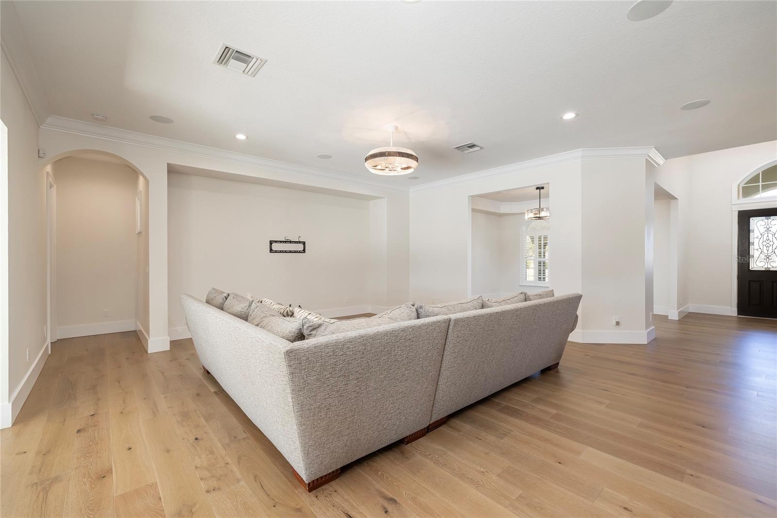 TB8477302 Property Photo