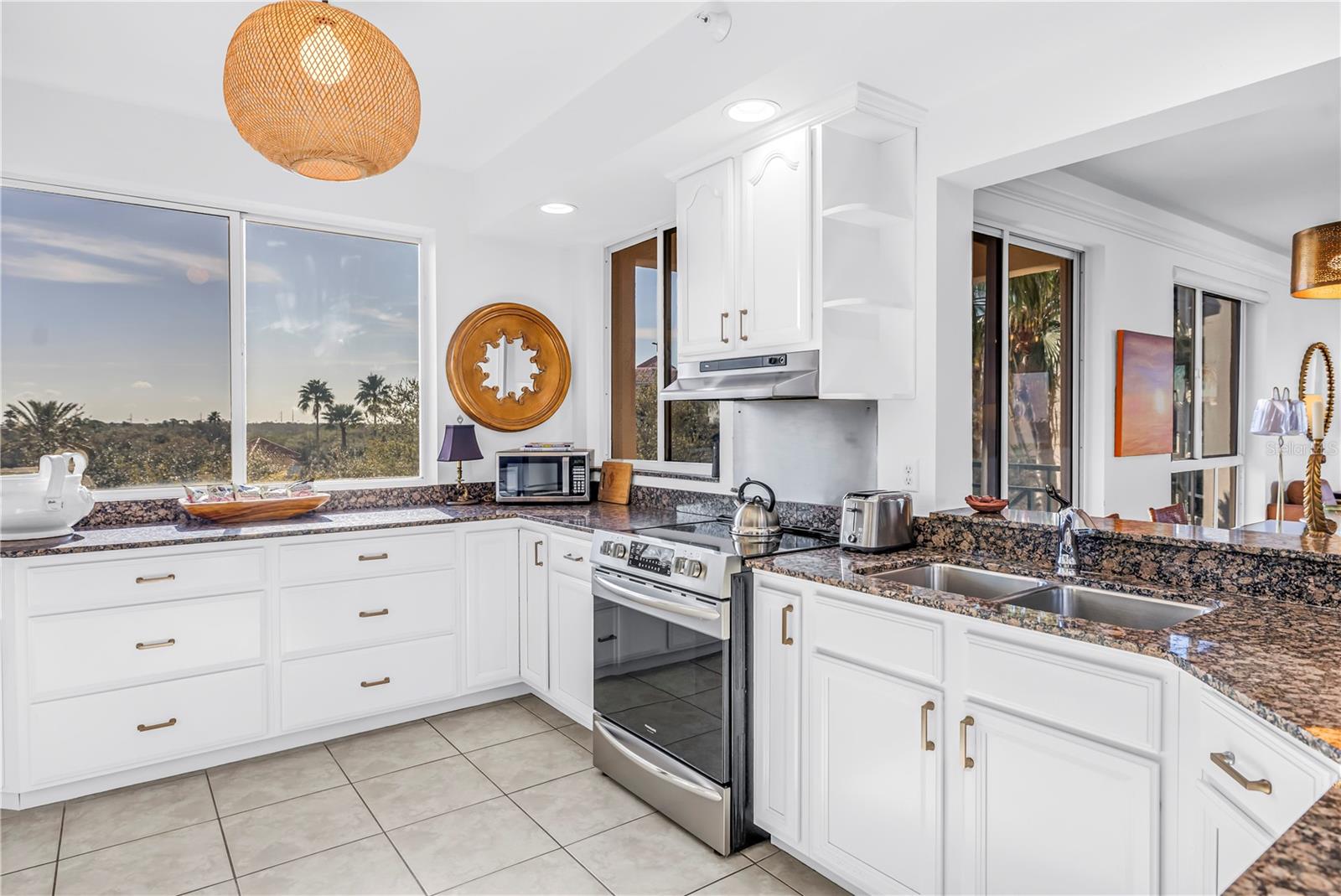 large kitchen with #3 balcony for electric grill