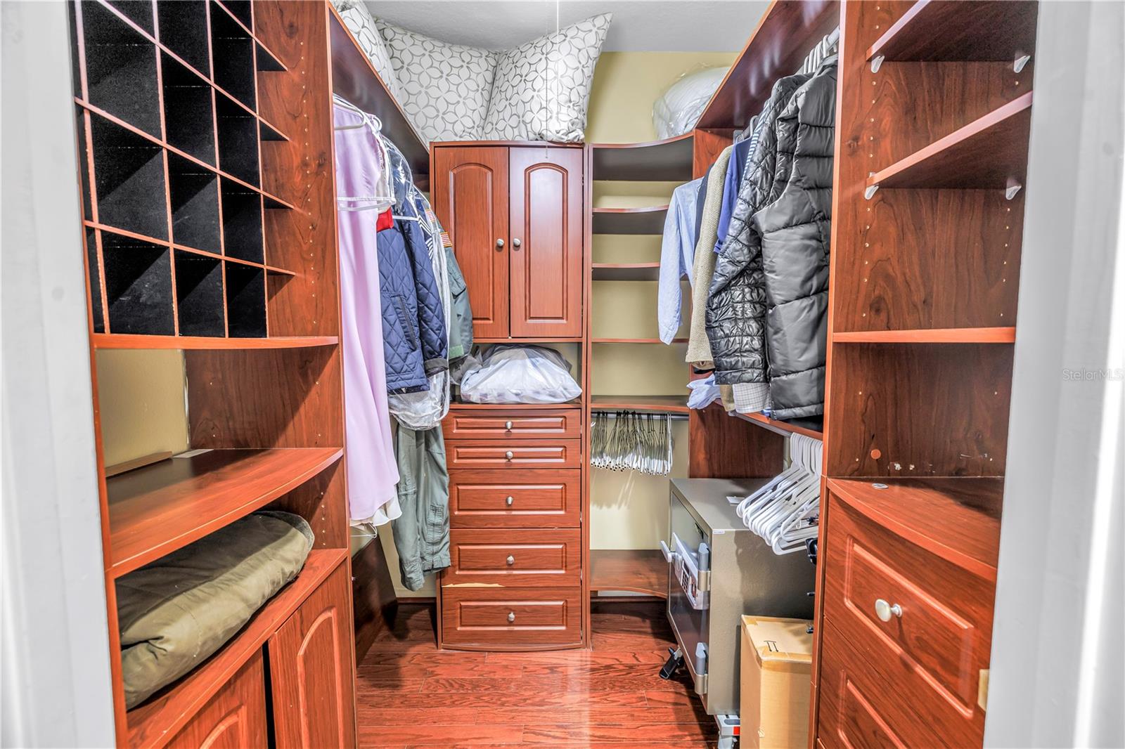 walk-in closet primary bedroom