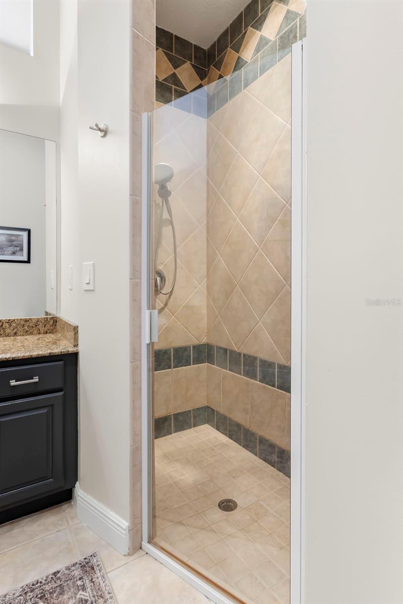 TB8477321 Property Photo