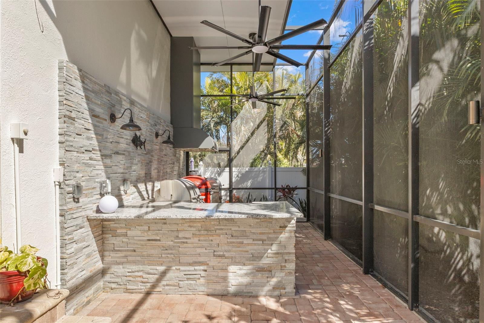 TB8477321 Property Photo