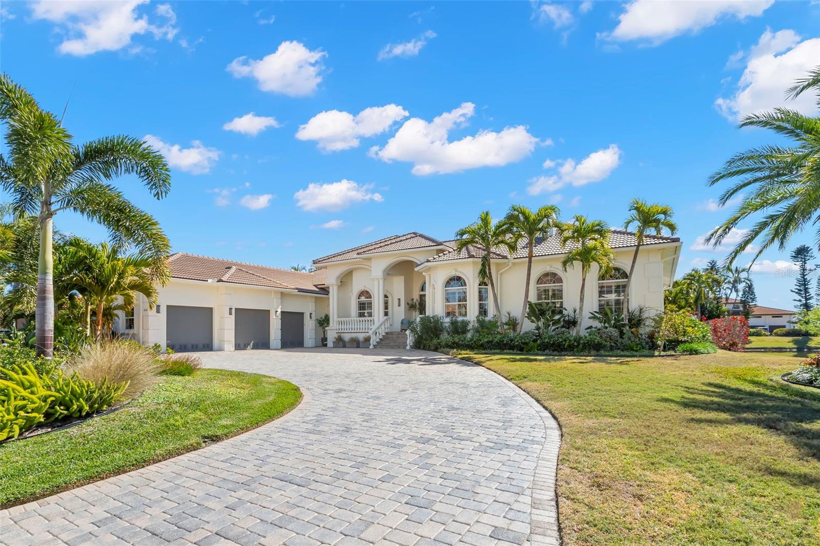 TB8477321 Property Photo