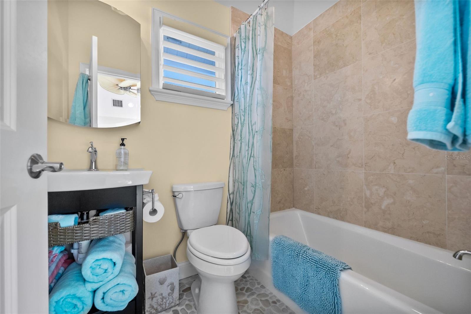 A4682930 Property Photo